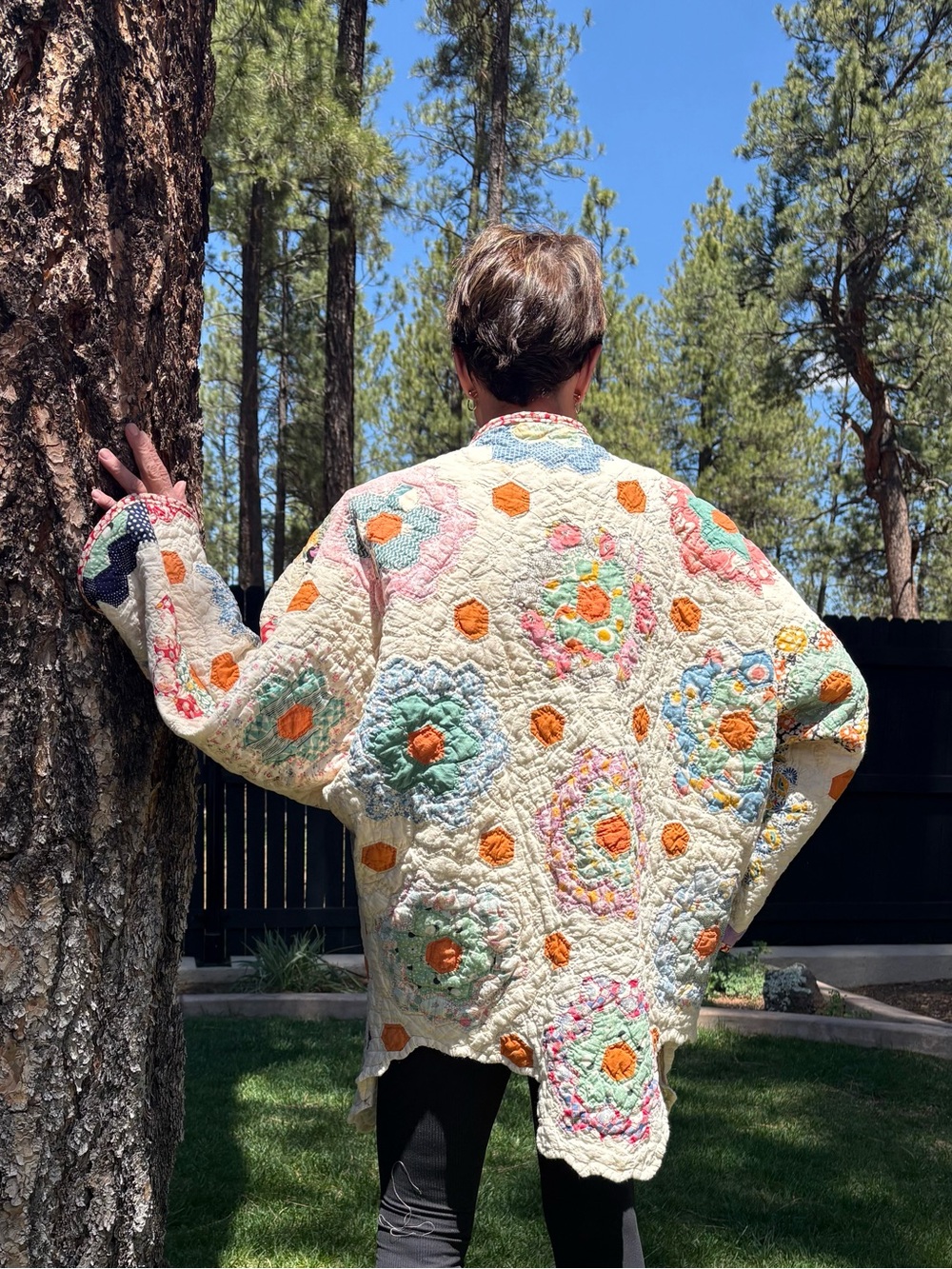 Vintage flour  sack Quilted Floral Grandmothers garden Jacket -Cream/  Flowers - Picture 2 of 9